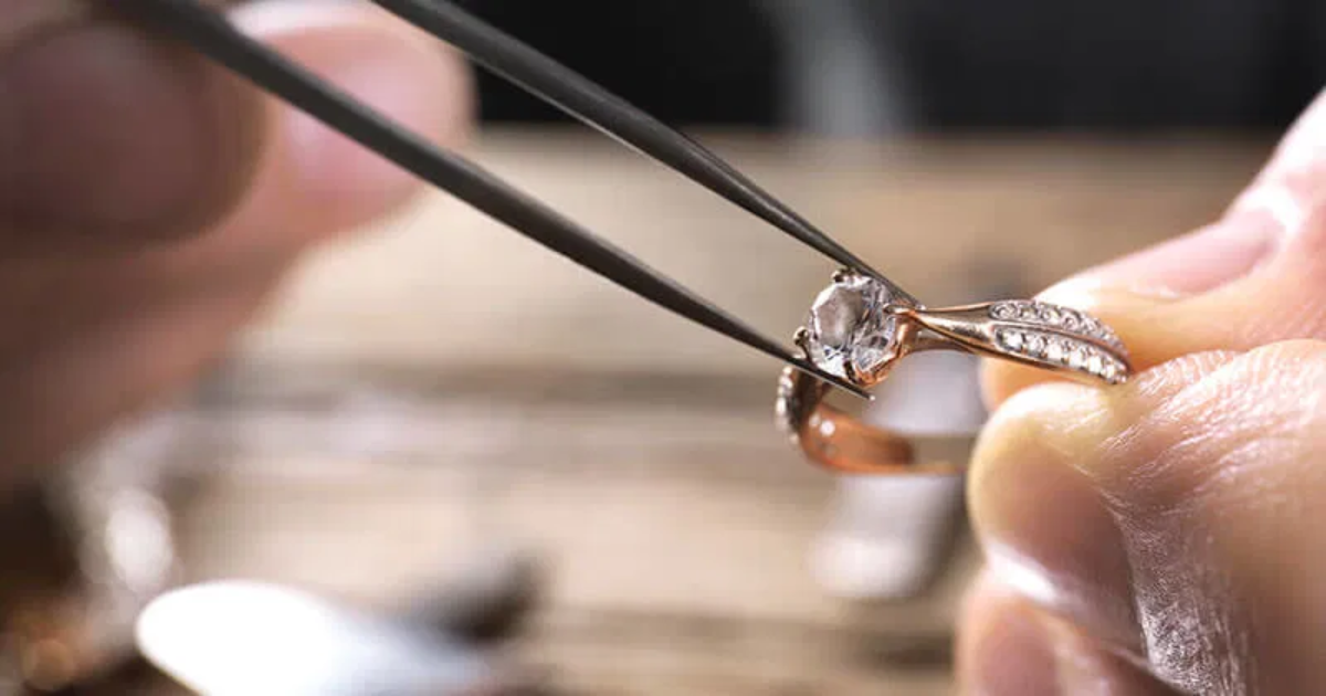How to Determine the Value of Estate Jewelry